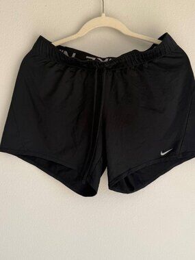 Nike Swift Women’s Dri-FIT 2-in-1 Running Shorts Mid-Rise Size M